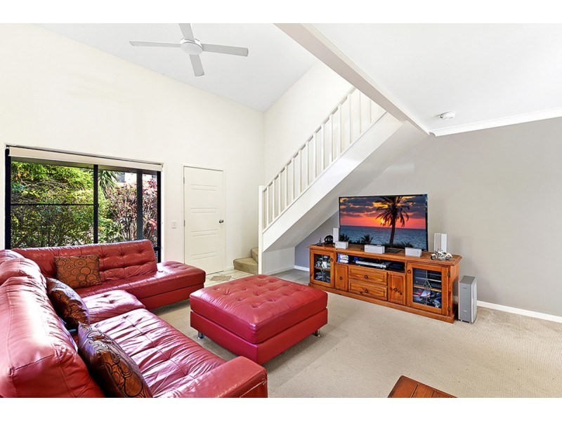 1003/2 Gentian Drive, Arundel QLD 4214