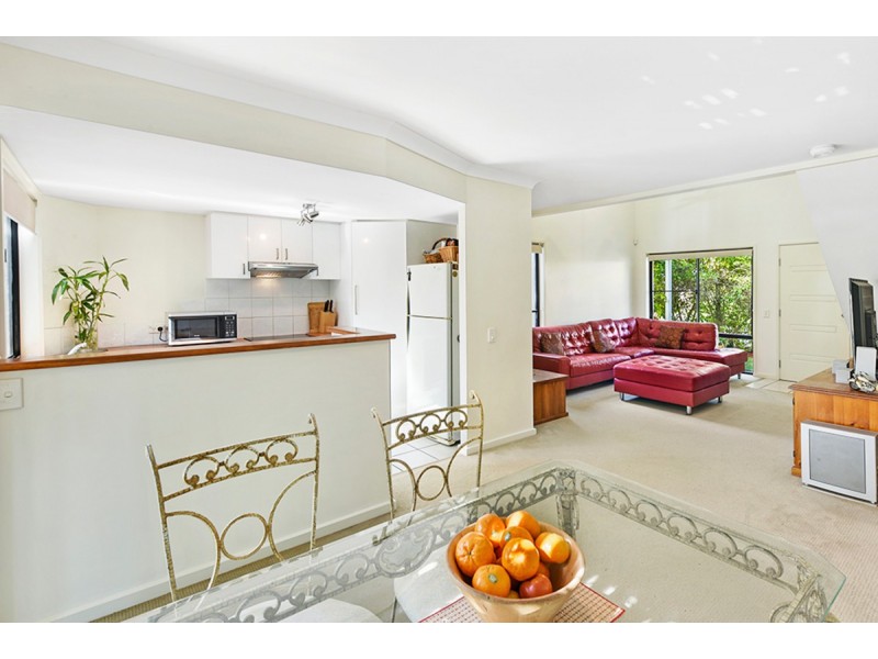 1003/2 Gentian Drive, Arundel QLD 4214