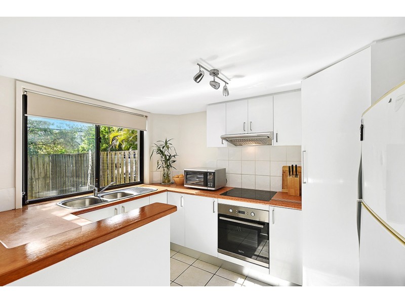 1003/2 Gentian Drive, Arundel QLD 4214
