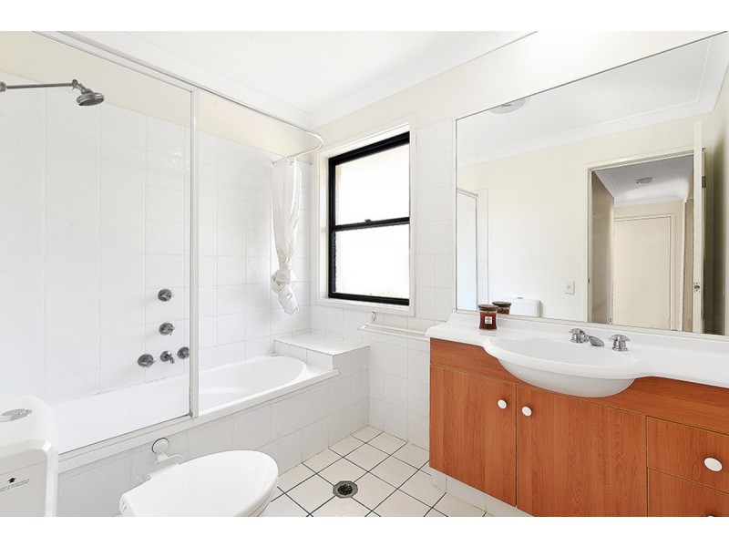 1003/2 Gentian Drive, Arundel QLD 4214