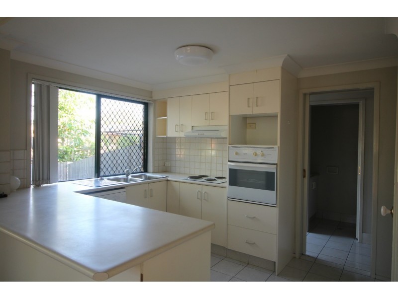 1/208 Central Street, Labrador QLD 4215