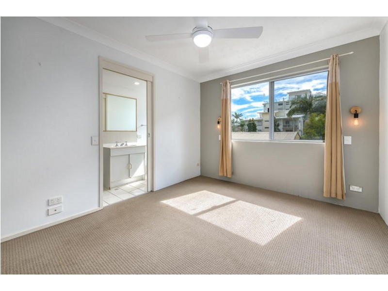 3/5 Brett Avenue, Labrador QLD 4215