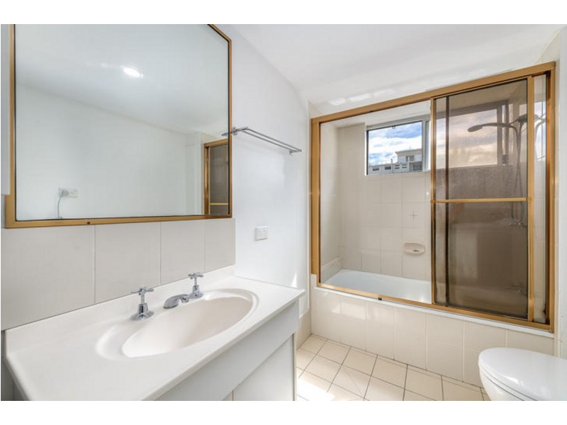 3/5 Brett Avenue, Labrador QLD 4215