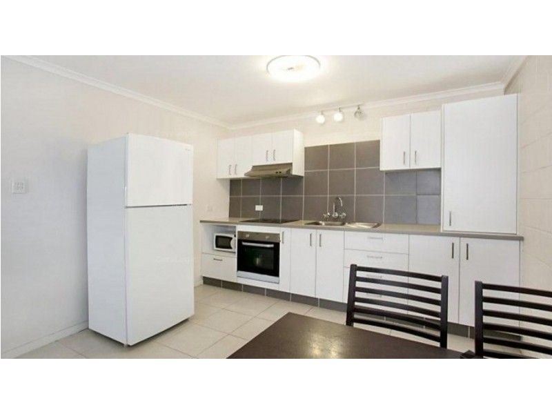 2/126 Marine Parade, Southport QLD 4215