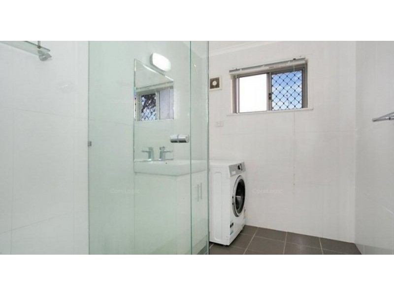 2/126 Marine Parade, Southport QLD 4215