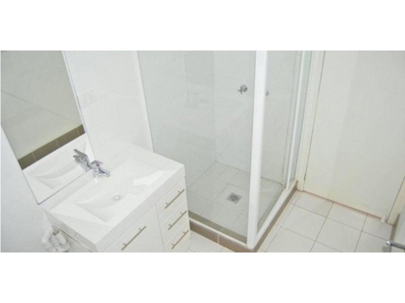 2/126 Marine Parade, Southport QLD 4215