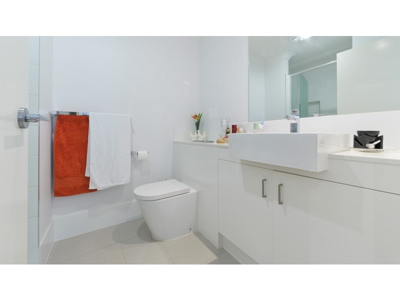 13/323 Bayview Street, Hollywell QLD 4216