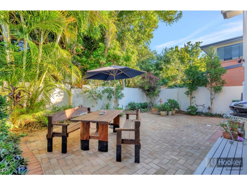 4/4 Gordon Street, Labrador QLD 4215