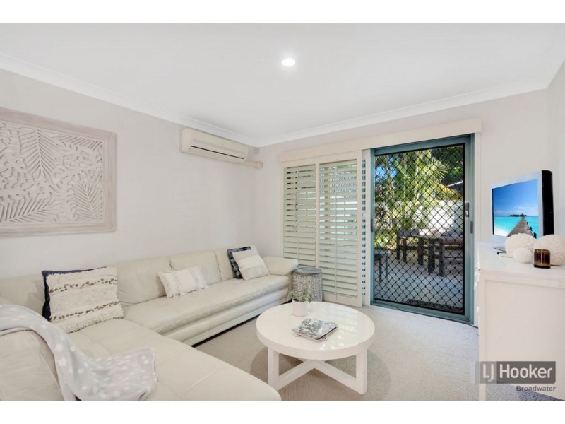 4/4 Gordon Street, Labrador QLD 4215