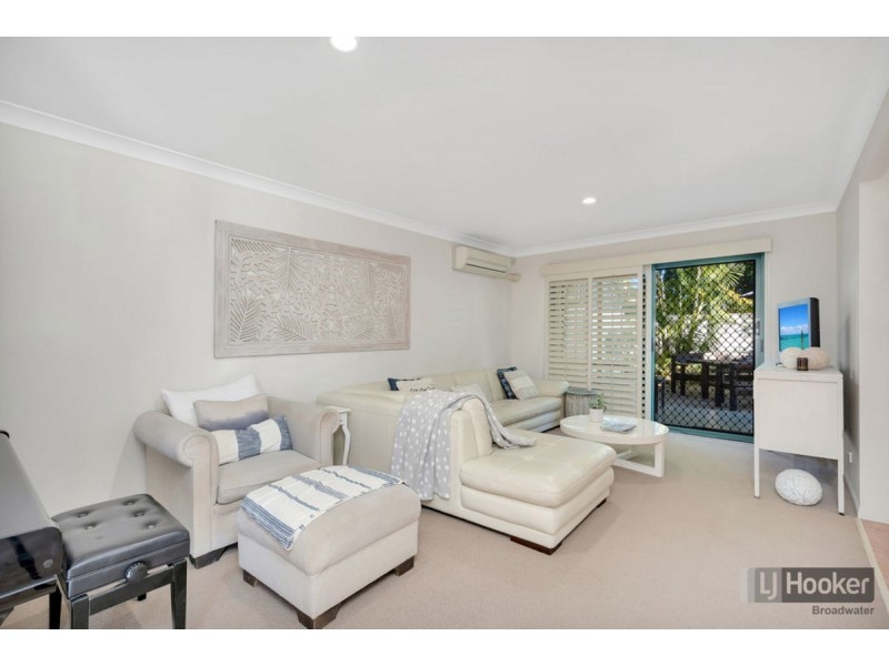 4/4 Gordon Street, Labrador QLD 4215