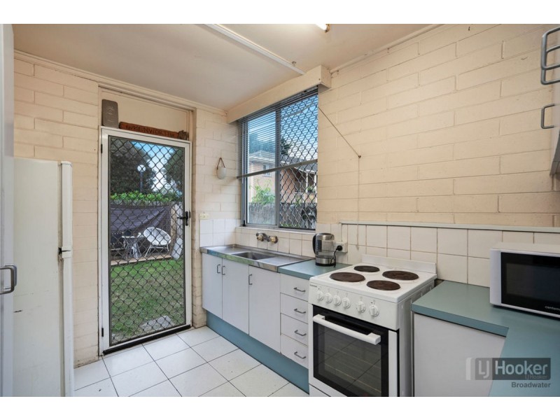 2/19 Robert Street, Labrador QLD 4215