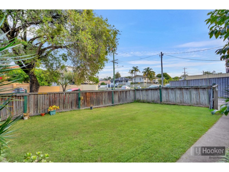 2/19 Robert Street, Labrador QLD 4215