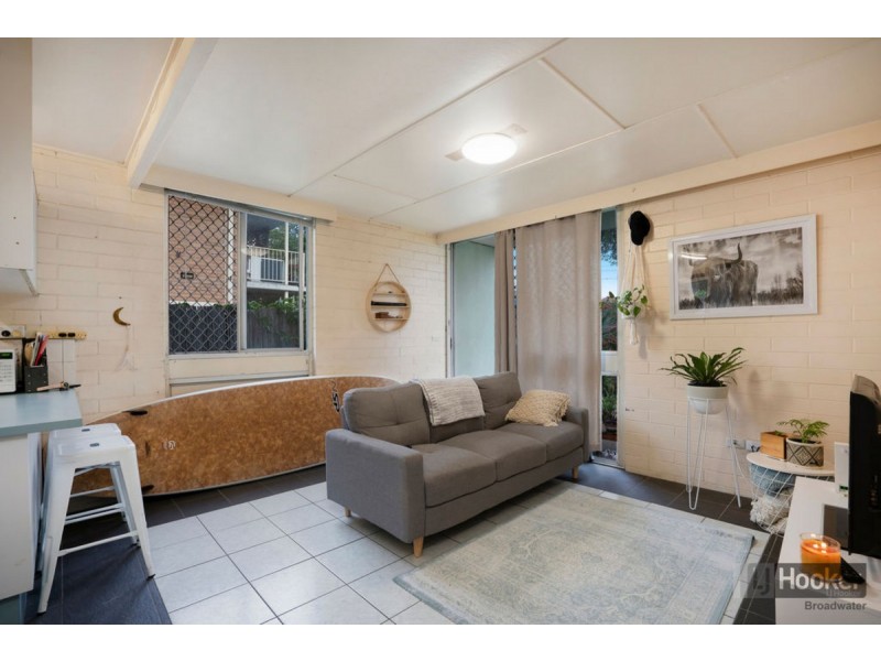 2/19 Robert Street, Labrador QLD 4215