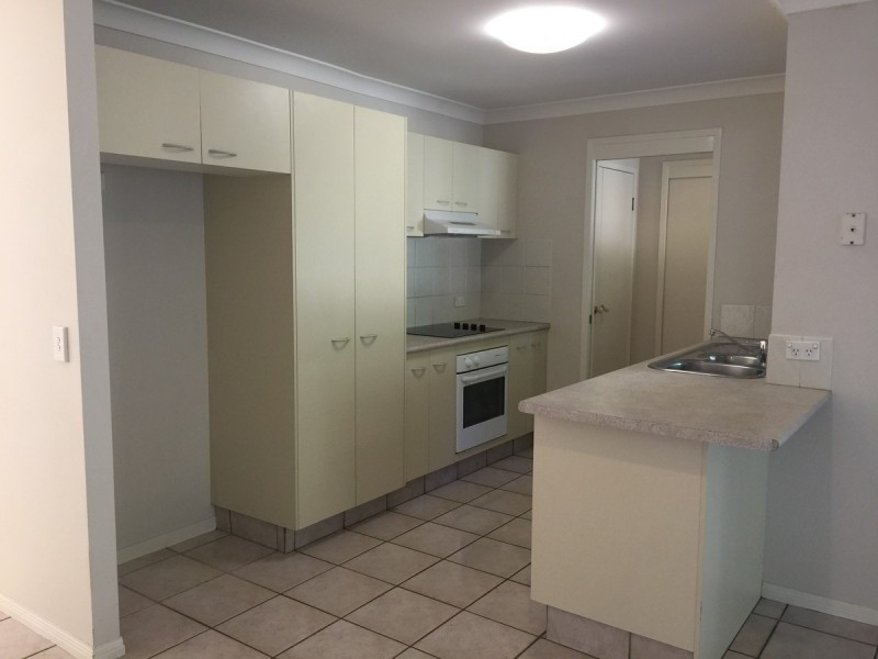 10 Kolonia Street, Pacific Pines QLD 4211