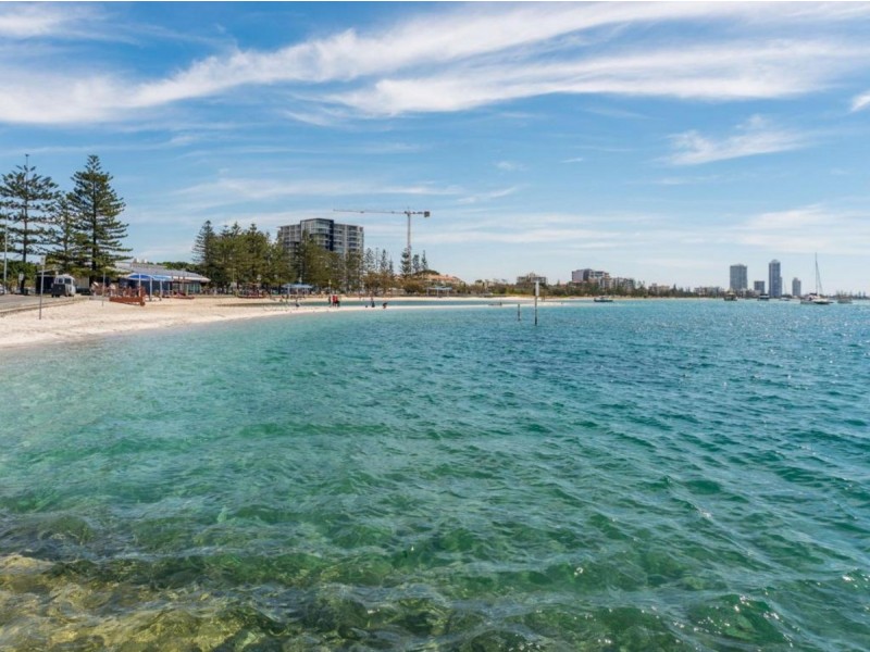 6/6 Broad Street, Labrador QLD 4215
