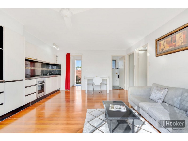 3/9 Middle Street, Labrador QLD 4215