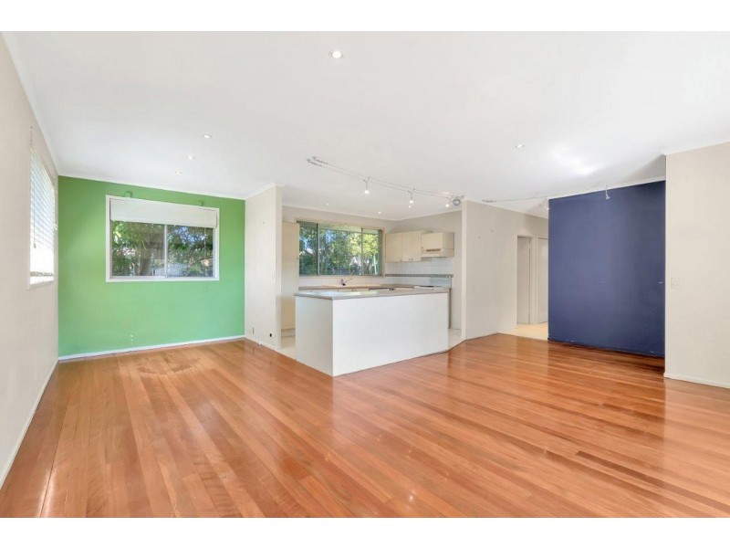 4 Joan Street, Southport QLD 4215