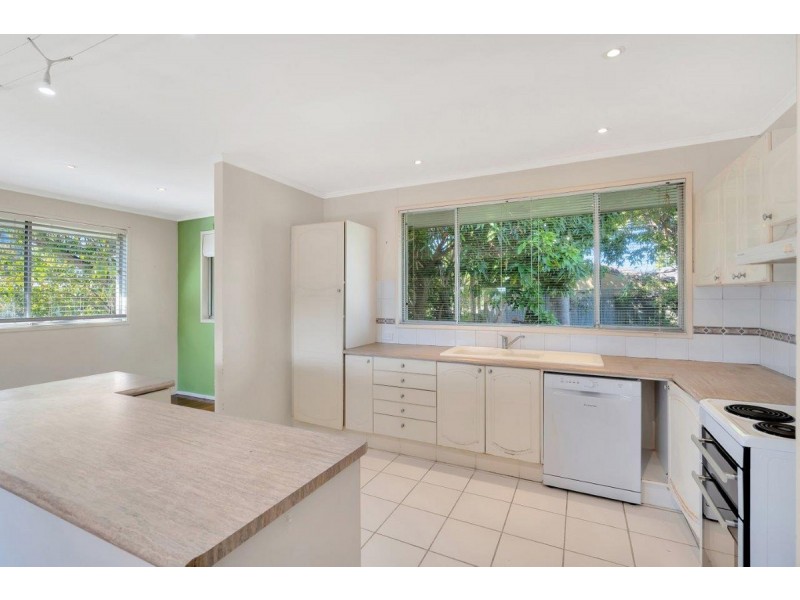 4 Joan Street, Southport QLD 4215