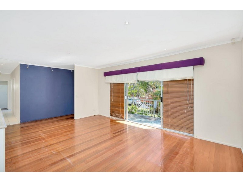 4 Joan Street, Southport QLD 4215