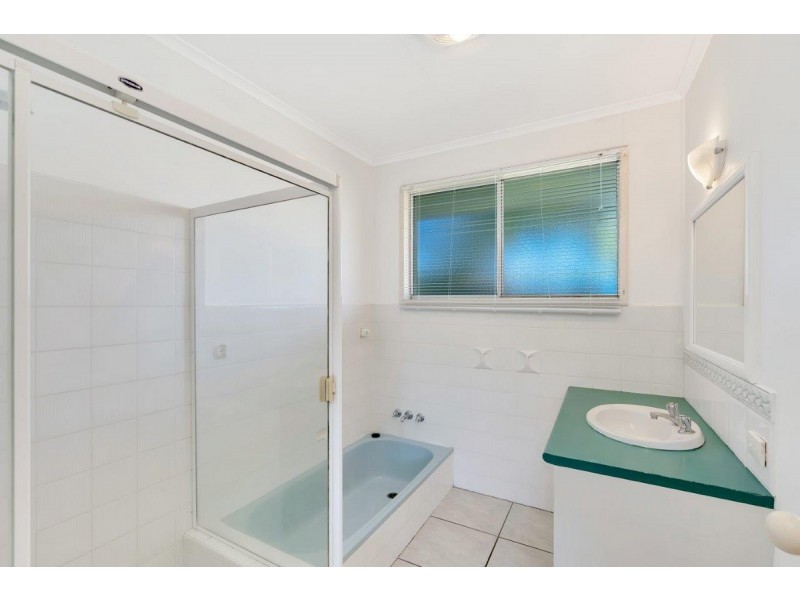 4 Joan Street, Southport QLD 4215