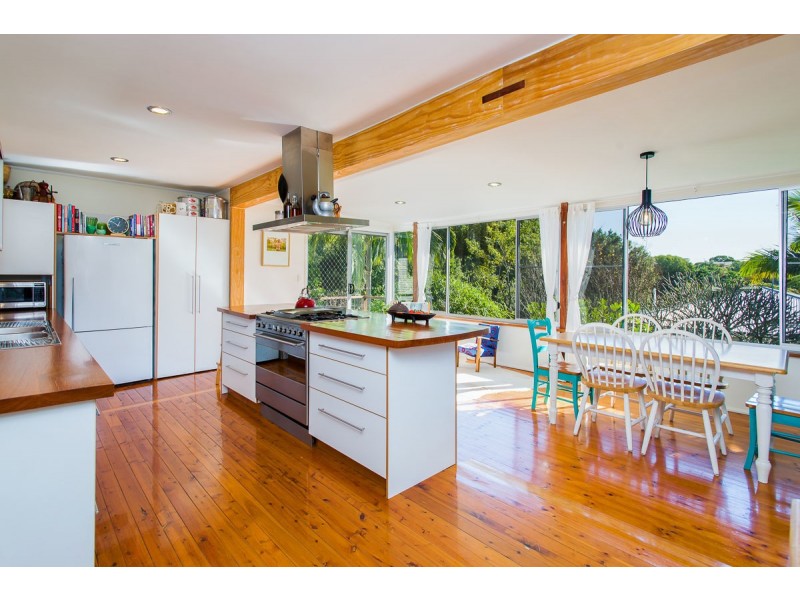 35 Deakin Avenue, Southport QLD 4215