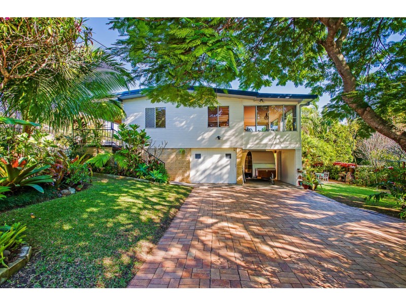 35 Deakin Avenue, Southport QLD 4215