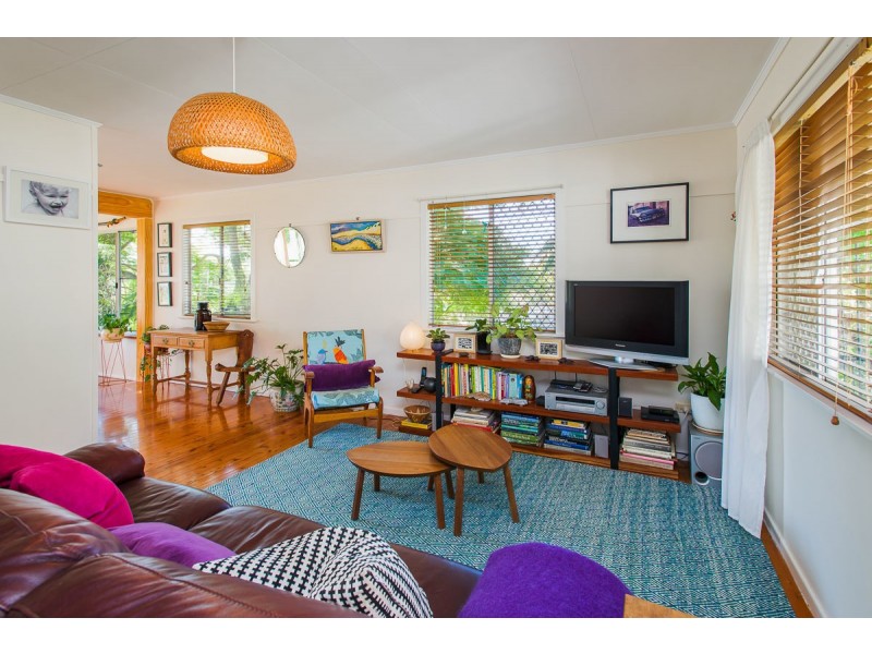 35 Deakin Avenue, Southport QLD 4215