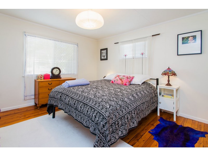 35 Deakin Avenue, Southport QLD 4215