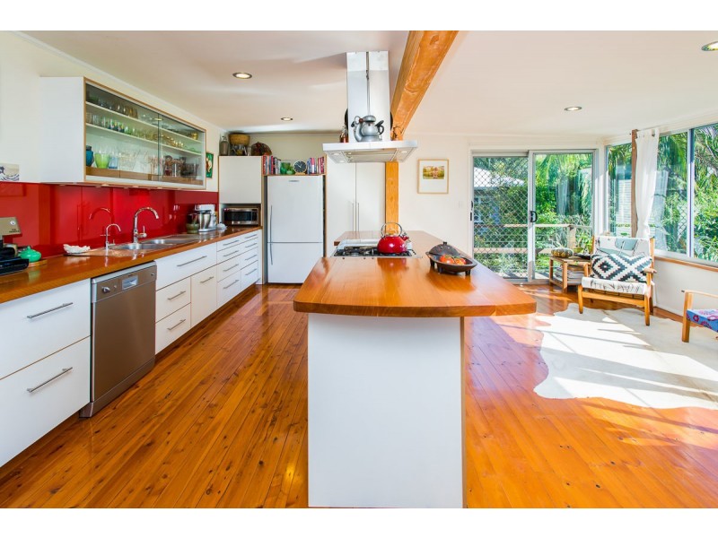 35 Deakin Avenue, Southport QLD 4215