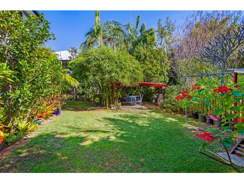 35 Deakin Avenue, Southport QLD 4215