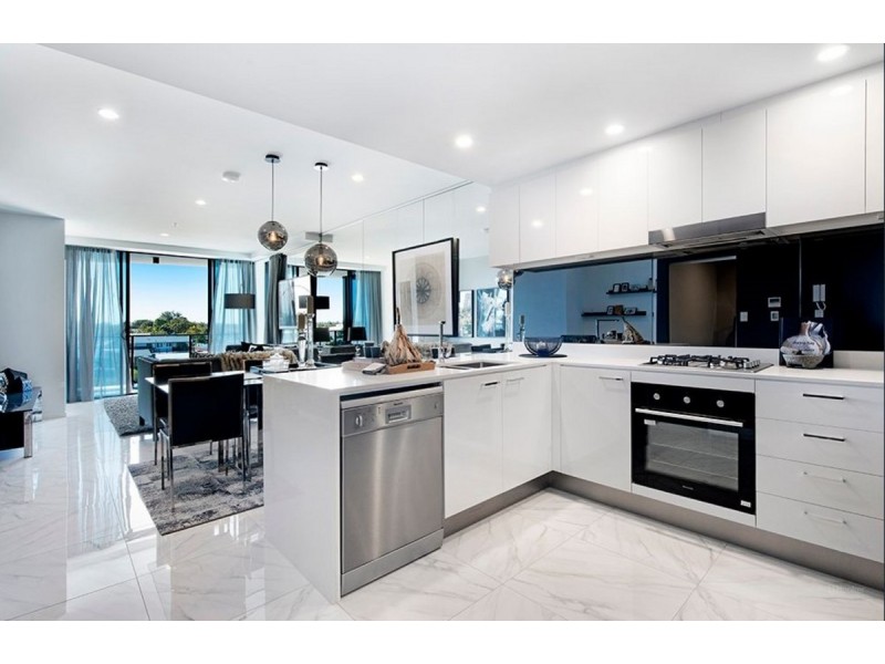 1/5 Harbour Side Court, Biggera Waters QLD 4216