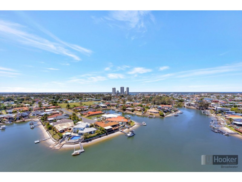 11104/5 Harbour Side Court, Biggera Waters QLD 4216
