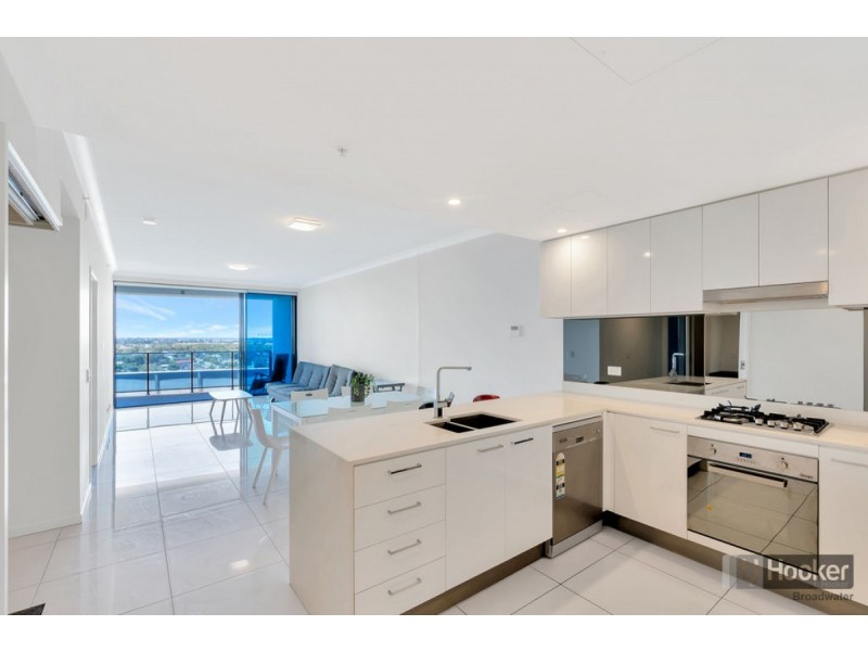 11104/5 Harbour Side Court, Biggera Waters QLD 4216