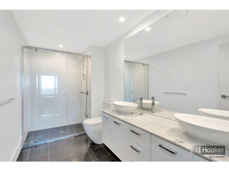 11104/5 Harbour Side Court, Biggera Waters QLD 4216