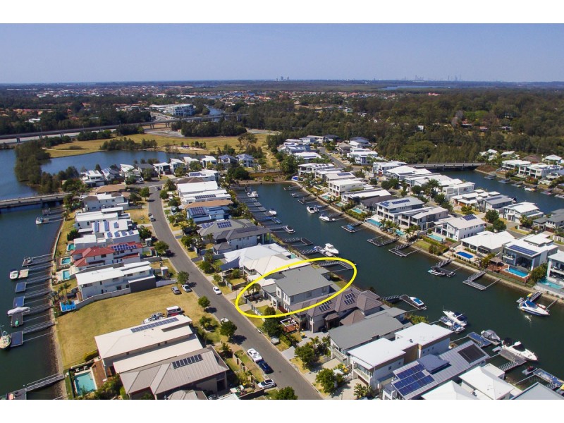 25 Harbourvue Court, Helensvale QLD 4212