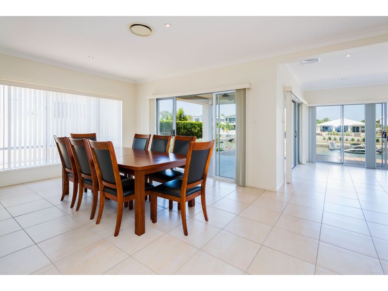 25 Harbourvue Court, Helensvale QLD 4212