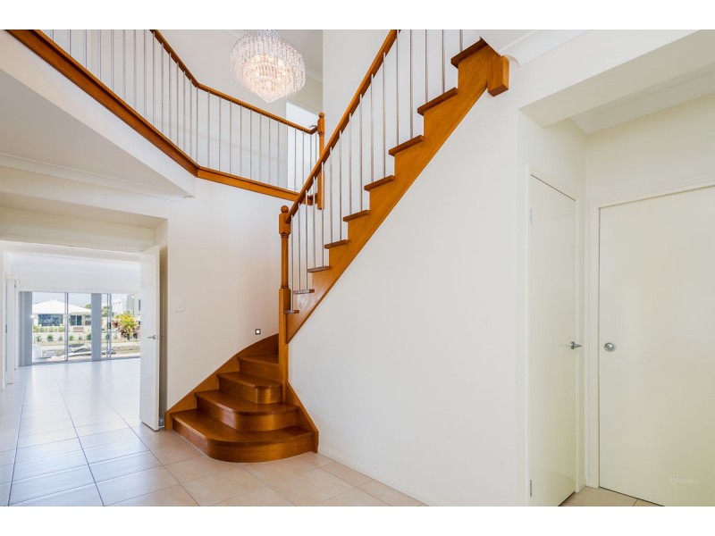 25 Harbourvue Court, Helensvale QLD 4212