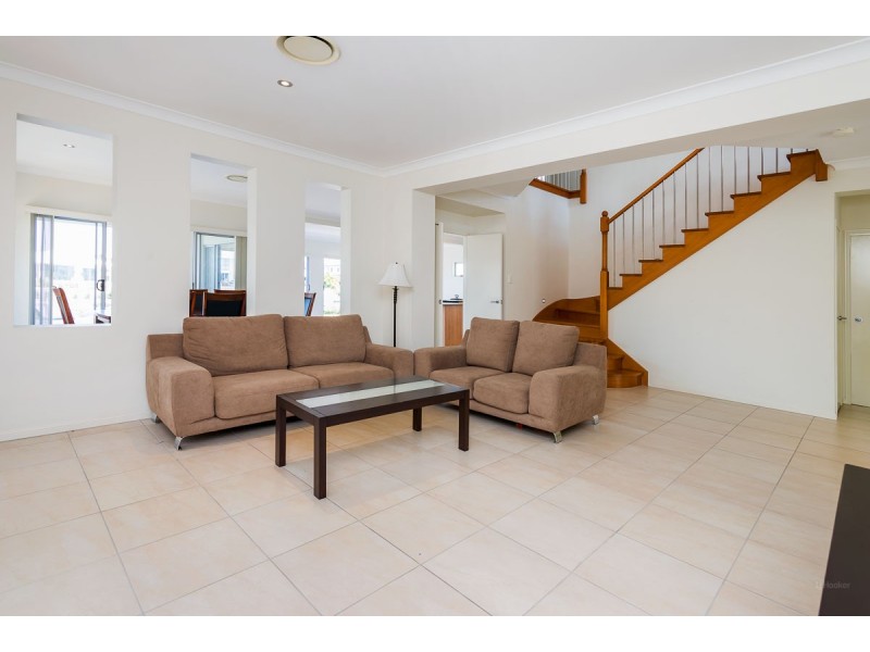 25 Harbourvue Court, Helensvale QLD 4212