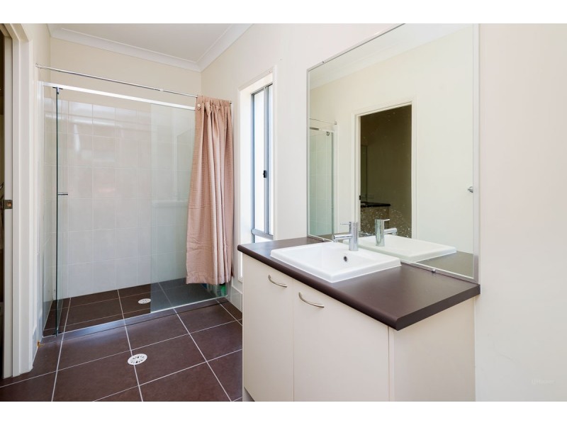 25 Harbourvue Court, Helensvale QLD 4212