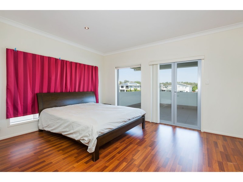 25 Harbourvue Court, Helensvale QLD 4212