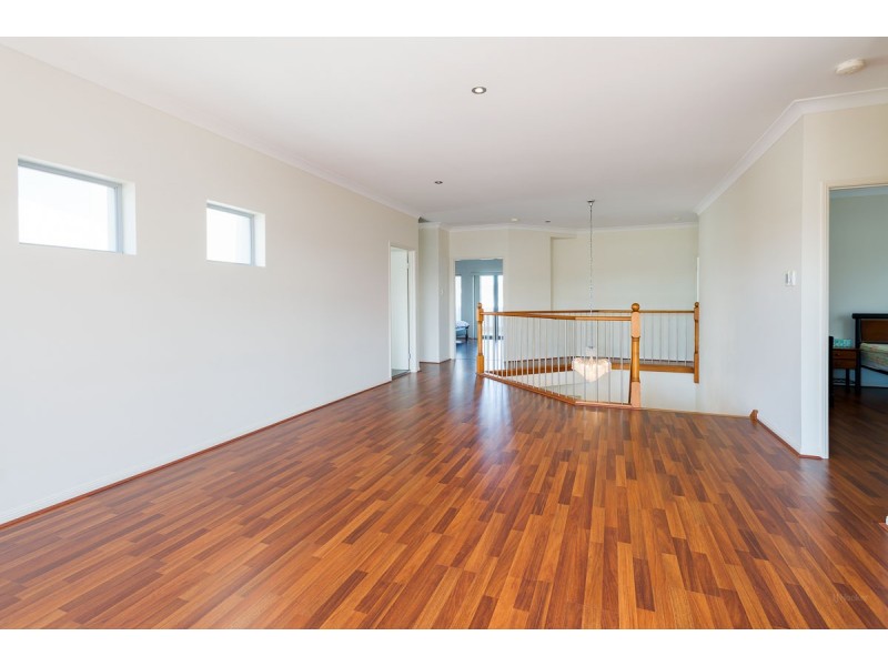 25 Harbourvue Court, Helensvale QLD 4212