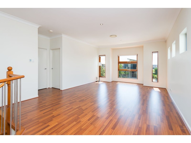 25 Harbourvue Court, Helensvale QLD 4212