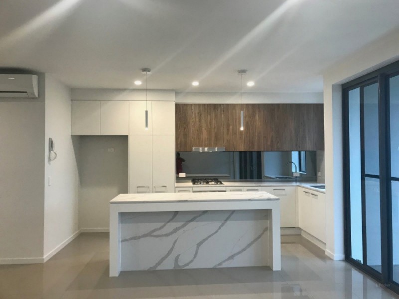 37 Sickle Avenue, Hope Island QLD 4212
