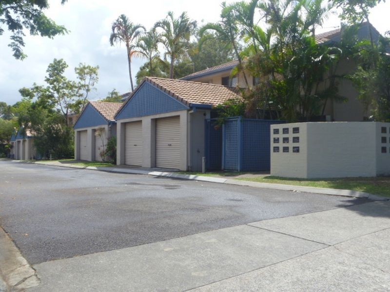 2/79 Government Road, Labrador QLD 4215