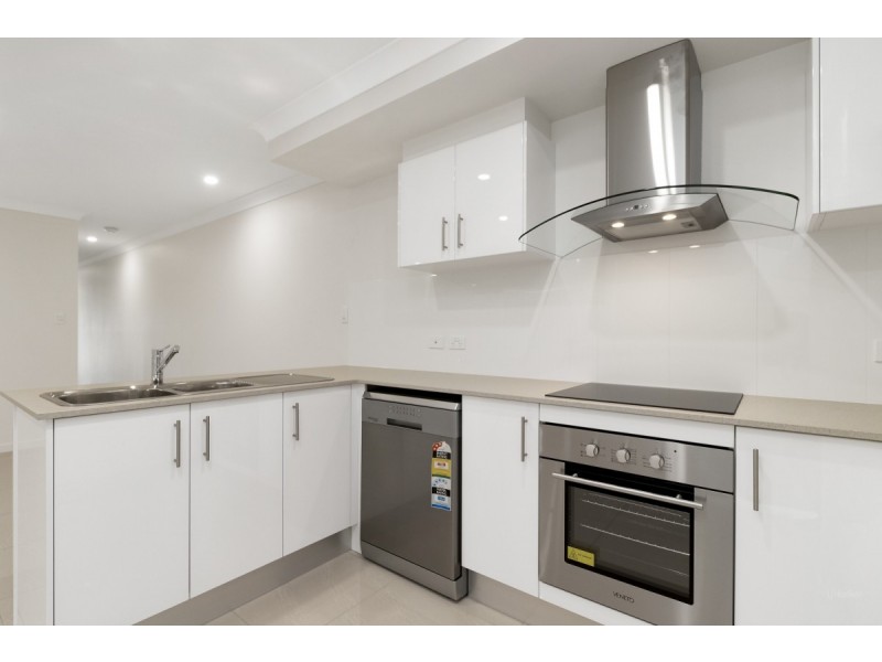 22 Jimmieson Avenue, Labrador QLD 4215