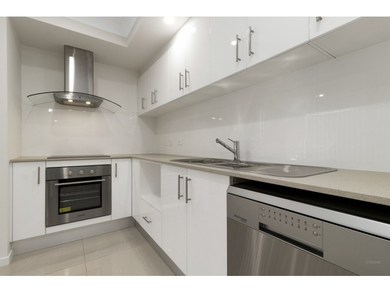 22 Jimmieson Avenue, Labrador QLD 4215