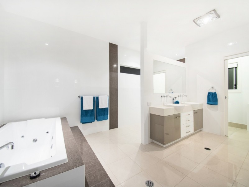 31 Quayside Drive, Helensvale QLD 4212