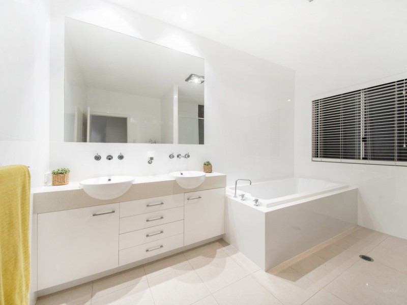 31 Quayside Drive, Helensvale QLD 4212