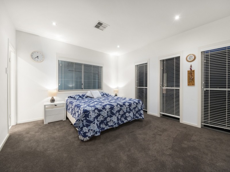 31 Quayside Drive, Helensvale QLD 4212