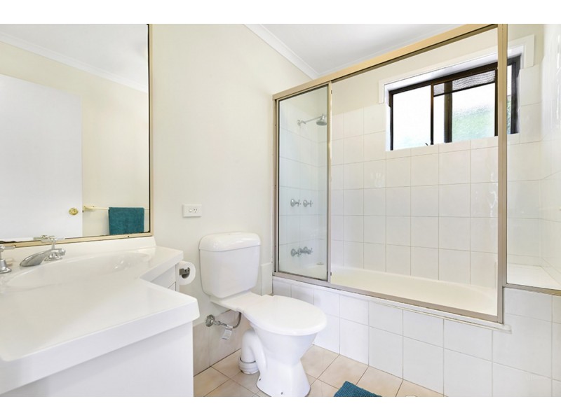 24 Burrinjuck Drive, Coombabah QLD 4216